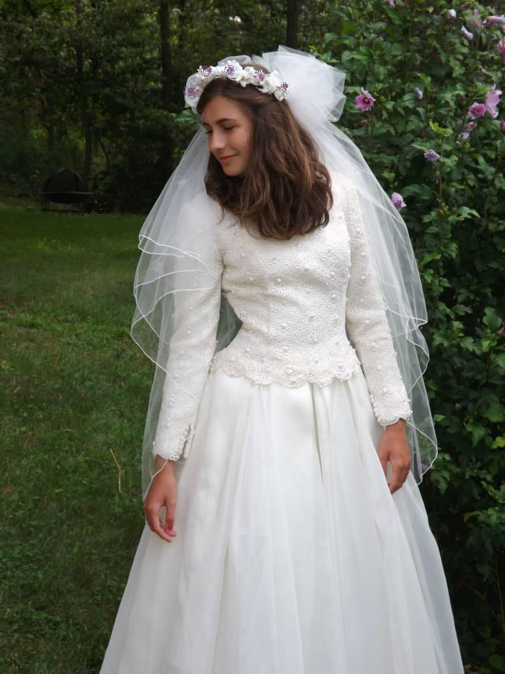 Paloma Blanca Long Sleeved Lace Wedding Gown For Rent Size 6